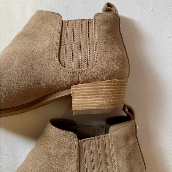 Michael Kors Tan Ankle Booties Suede Minimalist Design - Picture 3 of 6